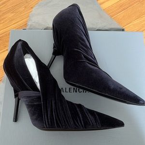 BALENCIAGA PUMPS BRAND NEW NEVER WORN